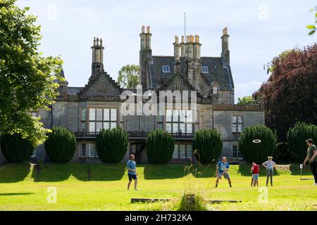 Lauriston Castle im Frühjahr in Cramond, Edinburgh, Schottland, Großbritannien Stockfoto