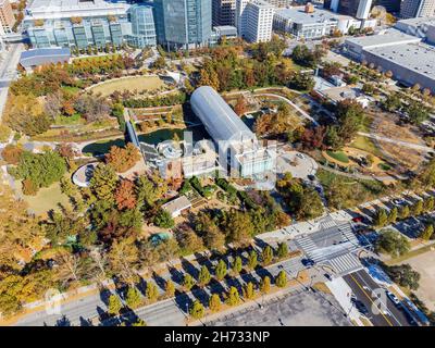 Luftaufnahme des Stadtbildes der Innenstadt und der Myriad Botanical Gardens in Oklahoma Stockfoto