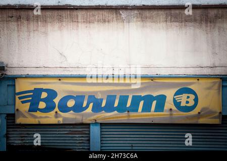 Bild eines Schildes mit dem Logo von Barum auf ihrem Händler für Serbien in Belgrad. Barum ist eine tschechische Marke, die Reifen herstellt und jetzt zur Conti-Gruppe gehört Stockfoto