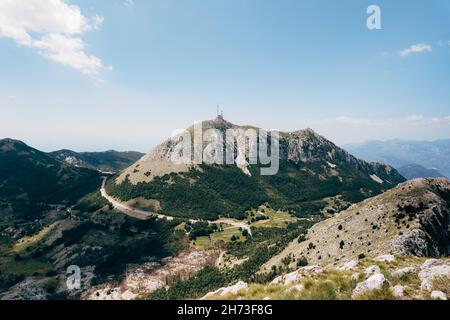 Mobilfunkturm auf dem Berg Lovcen. Montenegro Stockfoto