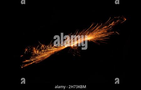 Kreise mit Funken, Funken, Watte oder Feuerwerk auf schwarzem Hintergrund. Stockfoto