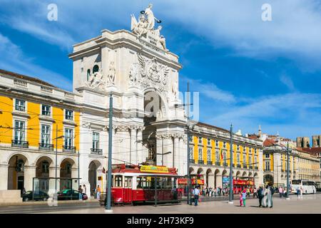 Lissabon, Portugal. Praca do Comercio oder Commerce Square. Es ist auch bekannt als Terreiro do Paco, oder Palace Square nach dem Königspalast, der stand t Stockfoto