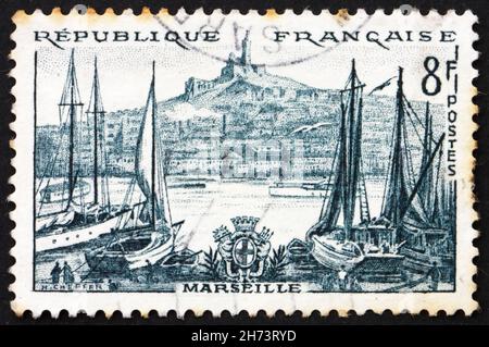 FRANKREICH - UM 1955: Eine in Frankreich gedruckte Briefmarke zeigt Marseille, Frankreich, um 1955 Stockfoto