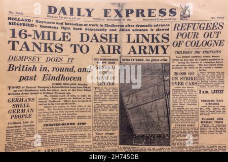 „16 Mile Dash links Tanks to air Army“-Schlagzeile auf der Titelseite des Daily Express am 19.. September 1944 während der Operation Market Garden. Stockfoto