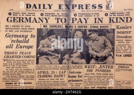 Titelzeile auf der Titelseite der Jalta-Konferenz auf der Krim auf der Titelseite des Daily Express vom 8th. Februar 1945. Stockfoto