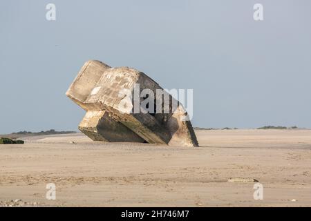 Atlantic Wall Bunker gestrandet am Hourdel Strand. Somme-Bucht, Frankreich. Stockfoto