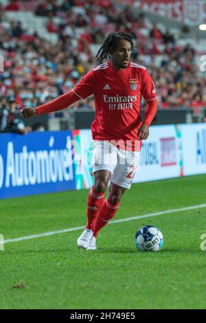 Lissabon, Portugal. 19th. November 2021. 19. November 2021. Lissabon, Portugal. BenficaÕs Verteidiger aus Österreich Valentino Lazaro (22) in Aktion während der 4th Runde des portugiesischen Pokals: Benfica gegen Pacos de Ferreira © Alexandre de Sousa/Alamy Live News Credit: Alexandre Sousa/Alamy Live News Stockfoto