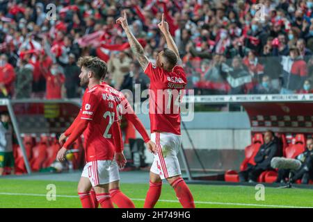 Lissabon, Portugal. 19th. November 2021. 19. November 2021. Lissabon, Portugal. B14 feiert nach einem Tor während der 4th Runde des portugiesischen Pokals: Benfica vs Pacos de Ferreira © Alexandre de Sousa/Alamy Live News Credit: Alexandre Sousa/Alamy Live News Stockfoto