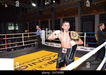 Nico Venetis, vakant 130 lbs GBC World Title, INTERNATIONAL CHAMPIONSHIP BOXING bei Autohaus König.Halle/S. , Deutschland, 19.11.21 Stockfoto