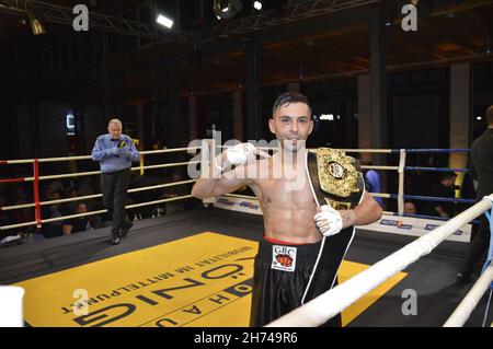 Nico Venetis, vakant 130 lbs GBC World Title, INTERNATIONAL CHAMPIONSHIP BOXING bei Autohaus König.Halle/S. , Deutschland, 19.11.21 Stockfoto