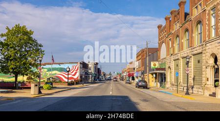 Fairfield, Illinois, USA - 1. Oktober 2021: The Old Business District an der Main Street Stockfoto