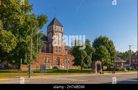 Fairfield, Illinois, USA - 1. Oktober 2021: Das historische Wayne County Courthouse Stockfoto