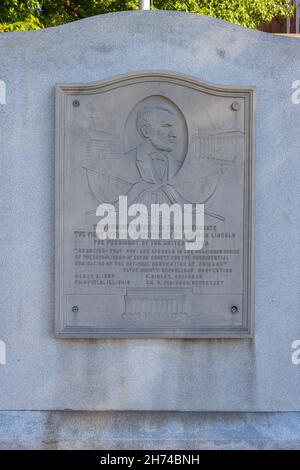 Fairfield, Illinois, USA - 1. Oktober 2021: Gedenktafel zur ersten offiziellen Billigung von Abraham Lincoln für den Präsidenten der Vereinigten Staaten Stockfoto