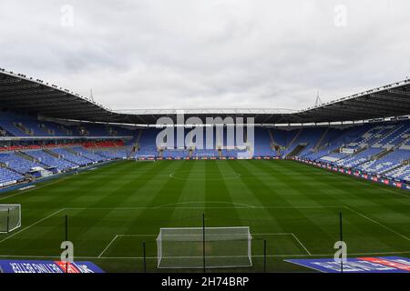 Allgemeine Ansicht im Select Car Leasing Stadium vor dem Sky Bet Championship-Spiel zwischen Reading und Nottingham Forest im Select Car Leasing Stadium, Reading am Samstag, 20th. November 2021. Kredit: MI Nachrichten & Sport /Alamy Live Nachrichten Stockfoto