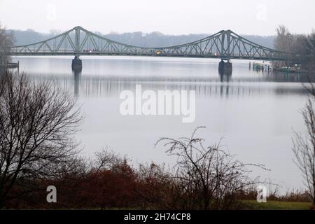 Glienicker Brücke, Potsdam (nur für redactionelle Verwendung. Keine Werbung. Referenzdatenbank: http://www.360-berlin.de. © Jens Knappe. Bildquelle Stockfoto