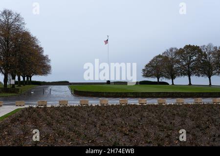 Plombieres, Belgien - 1. November 2021: Amerikanischer Friedhof und Gedenkstätte Henri-Chapelle. Viele der Beerdigungen stammen aus der Winteroffensive der Ardennen (Schlacht Stockfoto