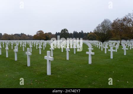 Plombieres, Belgien - 1. November 2021: Amerikanischer Friedhof und Gedenkstätte Henri-Chapelle. Viele der Beerdigungen stammen aus der Winteroffensive der Ardennen (Schlacht Stockfoto