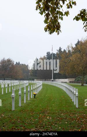 Plombieres, Belgien - 1. November 2021: Amerikanischer Friedhof und Gedenkstätte Henri-Chapelle. Viele der Beerdigungen stammen aus der Winteroffensive der Ardennen (Schlacht Stockfoto