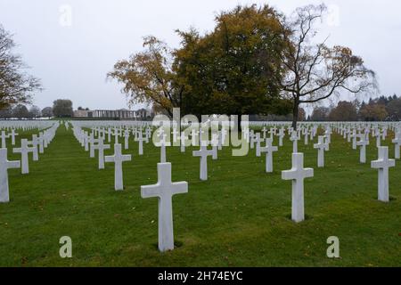 Plombieres, Belgien - 1. November 2021: Amerikanischer Friedhof und Gedenkstätte Henri-Chapelle. Viele der Beerdigungen stammen aus der Winteroffensive der Ardennen (Schlacht Stockfoto