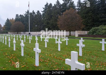 Plombieres, Belgien - 1. November 2021: Amerikanischer Friedhof und Gedenkstätte Henri-Chapelle. Viele der Beerdigungen stammen aus der Winteroffensive der Ardennen (Schlacht Stockfoto