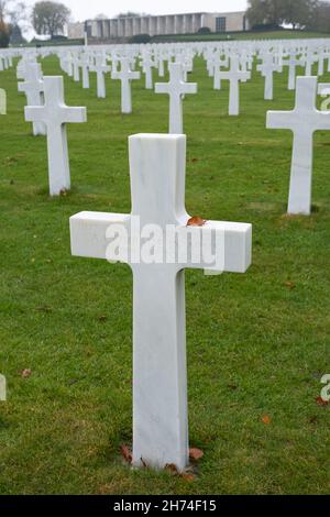 Plombieres, Belgien - 1. November 2021: Amerikanischer Friedhof und Gedenkstätte Henri-Chapelle. Viele der Beerdigungen stammen aus der Winteroffensive der Ardennen (Schlacht Stockfoto