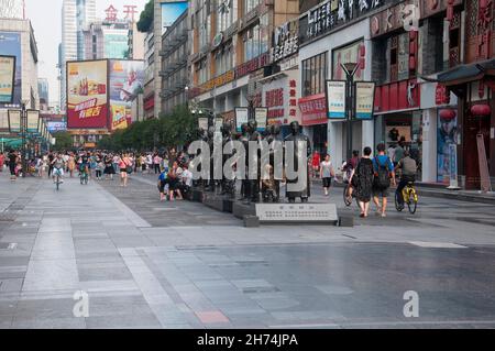 Chengdu, china. 27. Juni 2018. Chunxi Road Fußgängerzone in chengdu china an einem bewölkten Tag in der Provinz sichuan. Stockfoto