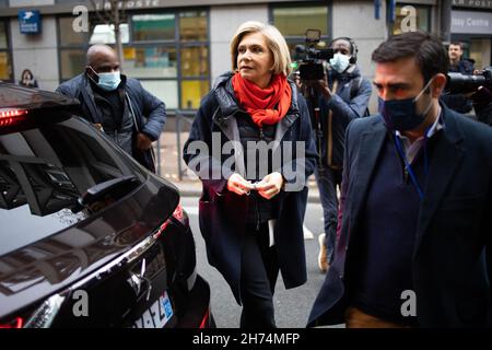 Paris, Frankreich. 20th. November 2021. Valerie Pecresse, Kandidat der rechten Partei Les Republicains (LR) für die Präsidentschaftswahl 2022, kommt am 20. November 2021 für den Nationalrat der LR-Partei in Issy-les-Moulineaux bei Paris an. Foto von Raphael Lafargue/ABACAPRESS.COM Quelle: Abaca Press/Alamy Live News Stockfoto