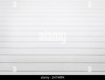 Weiß grau Holz Farbe Textur horizontal für Hintergrund. Oberflächenleuchte sauber von der Tischansicht. Natürliche Muster für Designkunst und Interieur oder Stockfoto