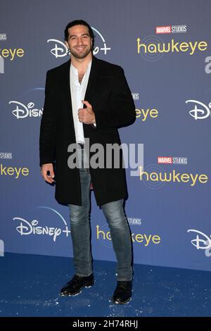 Rom, Italien. 19th. November 2021. Rigo Alvise besucht den blauen Teppich der italienischen Premiere der ersten beiden Folgen der Marvel-Serie Hawkeye im Kino Moderno. Kredit: SOPA Images Limited/Alamy Live Nachrichten Stockfoto