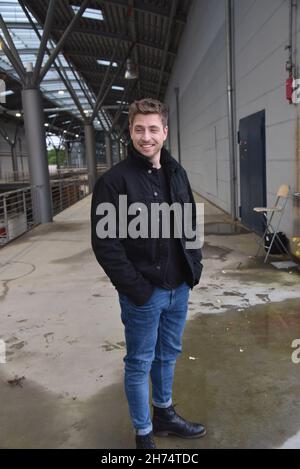 Köln, Deutschland. 19th. November 2021. Der Schauspieler Dominik Flade (Rolle Yannick Ziegler) ist in der RTL-Serie alles was zählt vor der Kamera. Quelle: Horst Galuschka/dpa/Alamy Live News Stockfoto