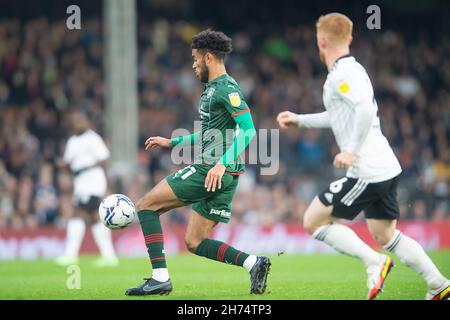 London, Großbritannien. 20th. November 2021. Romal Palmer von Barnsley während des EFL Sky Bet Championship-Spiels zwischen Fulham und Barnsley im Craven Cottage, London, England am 20. November 2021. Foto von Salvio Calabrese. Nur zur redaktionellen Verwendung, Lizenz für kommerzielle Nutzung erforderlich. Keine Verwendung bei Wetten, Spielen oder Veröffentlichungen einzelner Clubs/Vereine/Spieler. Kredit: UK Sports Pics Ltd/Alamy Live Nachrichten Stockfoto