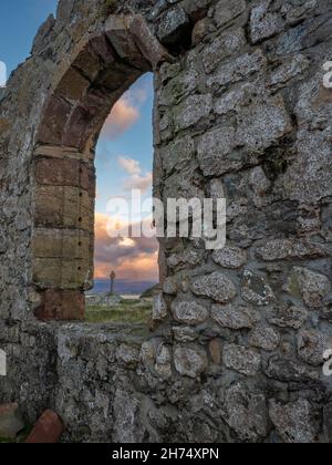 Anglesey - Llanddwyn Island Kreuz und Fenster Stockfoto