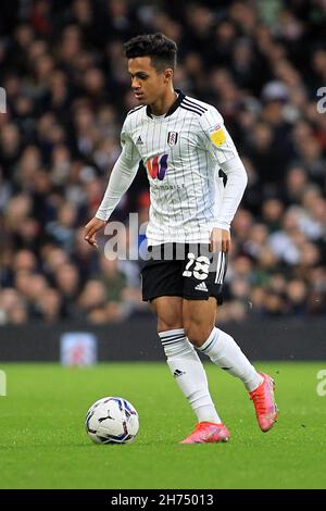 London, Großbritannien. 20th. November 2021. Fabio Carvalho von Fulham in Aktion während des Spiels. EFL Skybet Championship Match, Fulham gegen Barnsley im Craven Cottage in London am Samstag, 20th. November 2021. Dieses Bild darf nur für redaktionelle Zwecke verwendet werden. Nur zur redaktionellen Verwendung, Lizenz für kommerzielle Nutzung erforderlich. Keine Verwendung bei Wetten, Spielen oder Veröffentlichungen in einem Club/einer Liga/einem Spieler. PIC von Steffan Bowen/Andrew Orchard Sports Photography/Alamy Live News Credit: Andrew Orchard Sports Photography/Alamy Live News Stockfoto