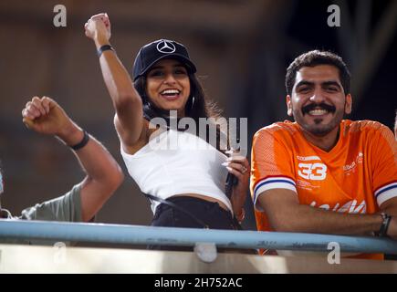 Doha, Katar. 20th. November 2021. Fans, F1 Grand Prix von Katar auf Losail International Circuit am 20. November 2021 in Doha, Katar. (Foto von HOCH ZWEI) Quelle: dpa/Alamy Live News Stockfoto