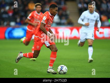 Swansea.com Stadium, Swansea, Großbritannien. 20th. November 2021. EFL Championship Football, Swansea versus Blackpool; Demi Mitchell of Blackpool Credit: Action Plus Sports/Alamy Live News Stockfoto