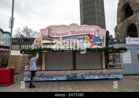 Berlin, Deutschland. 20th. November 2021. Weihnachtsmärkte dürfen in der Regel trotz Corona am 20. November 2021 in Berlin stattfinden. (Foto: Michael Kuenne/PRESSCOV/Sipa USA) Quelle: SIPA USA/Alamy Live News Stockfoto