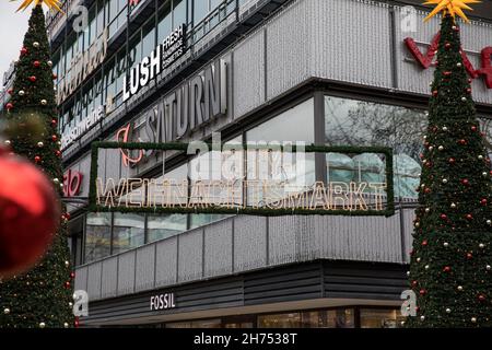 Berlin, Deutschland. 20th. November 2021. Am 22. November 2021 beginnt in Berlin der Weihnachtsmarkt am 20. November. (Foto: Michael Kuenne/PRESSCOV/Sipa USA) Quelle: SIPA USA/Alamy Live News Stockfoto