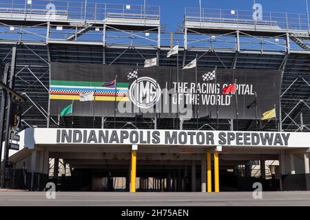 Indianapolis - Circa November 2021: Indianapolis Motor Speedway Gate Zwei Eingänge. IMS ist Gastgeber der Indy 500 und Brickyard 400 und die Racing Capital o Stockfoto