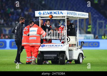 Danilo von Juventus verlässt das Spielfeld, nachdem er am 20. November 2021 im Stadio Olimpico in Rom, Italien, bei der italienischen Meisterschaft Serie A verletzt worden war - Foto Federico Proietti / DPPI Stockfoto