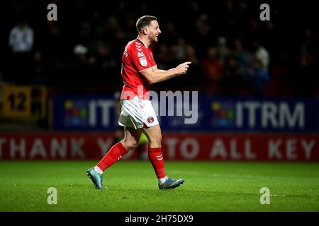 Charlton Athletic's Conor Washington feiert das zweite Tor seiner Spieleseelder während des Sky Bet League One-Spiels im Londoner Valley. Bilddatum: Samstag, 20. November 2021. Stockfoto