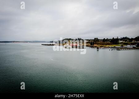 Empire Dock in Coos Bay, Oregon, Luftpanorama. Stockfoto