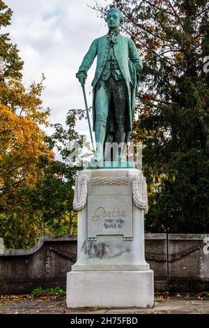 Straßburg, Frankreich, 30. Oktober 2021, Goethe-Statue im Universitätsviertel Stockfoto