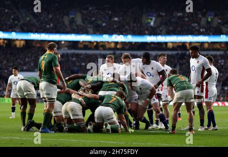 London, England, 20th November 2021, Rugby Union, Autumn Nations Series International, England gegen Südafrika, Twickenham, 2021, 20/11/2021 die Teams bereiten sich auf ein Scrum vor Credit:Paul Harding/Alamy Live News Stockfoto