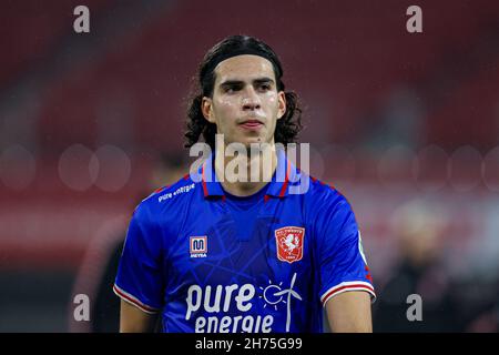 ROTTERDAM, NIEDERLANDE - 20. NOVEMBER: Ramiz Zerrouki vom FC Twente während des niederländischen Eredivisie-Spiels zwischen Sparta Rotterdam und FC Twente am 20. November 2021 in Het Kasteel in Rotterdam, Niederlande (Foto: Herman Dingler/Orange Picts) Stockfoto