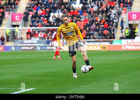 AESSAL New York Stadium, Rotherham, England - 20th. November 2021 Sam Smith (10) aus Cambridge - während des Spiels Rotherham United gegen Cambridge United, EFL League One 2021/22, AESSEAL New York Stadium, Rotherham, England - 20th. November 2021, Credit: Arthur Haigh/WhiteRoseFotos/Alamy Live News Stockfoto