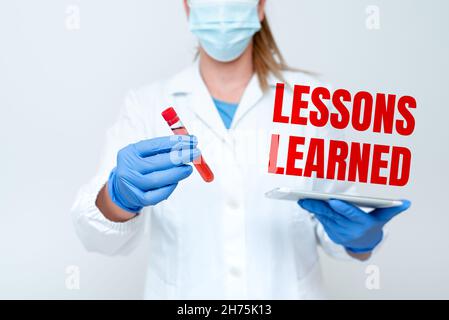 Konzeptionelle Bildunterschrift Lessons Learned. Business-Ansatz Erfahrungen destillierten Projekt, das aktiv genommen Studium toxischen Virus Analyse viralen sollte Stockfoto