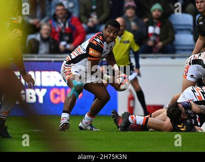 Coventry, Großbritannien. 20th. November 2021. Premiership Rugby Cup. Wasps V Leicester Tigers. Coventry Building Society Arena. Coventry. Kini Murimurivalu (Leicester Tigers) während des Premiership Rugby Cup Spiels zwischen Wesps und Leicester Tigers. Kredit: Sport In Bildern/Alamy Live Nachrichten Stockfoto