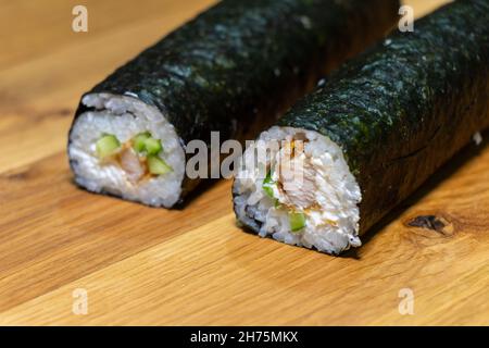 Frische Maki-Brötchen. Japanische Küche. Sushi Stockfoto