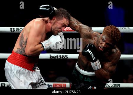 LONDON, ENGLAND - 20th. NOVEMBER: Mikael Lawal (L) im Einsatz gegen Leonardo Damian Bruzzese (R) während der Boxxer-Aktion in der SSE Arena, Wembley am 2. November Stockfoto