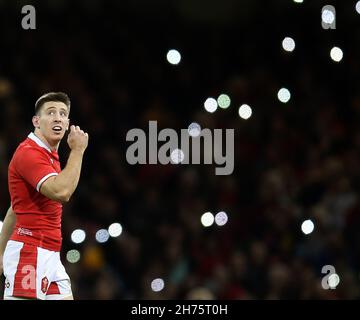 Cardiff, Großbritannien. 20th. November 2021. Josh Adams aus Wales schaut zu. Rugby Herbst Nationen Serie Spiel, Wales gegen Australien im Fürstentum Stadion in Cardiff am Samstag 20th November 2021. PIC von Andrew Orchard/Andrew Orchard Sport Fotografie/ Alamy Live News Kredit: Andrew Orchard Sport Fotografie/Alamy Live Nachrichten Stockfoto